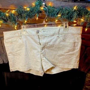 LOFT White with cream pattern shorts 14 NWT
